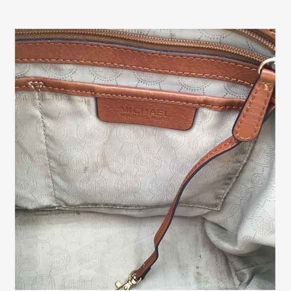 Great condition Michael Kors handbag! Please send any questions you have! - Picture 4 of 6